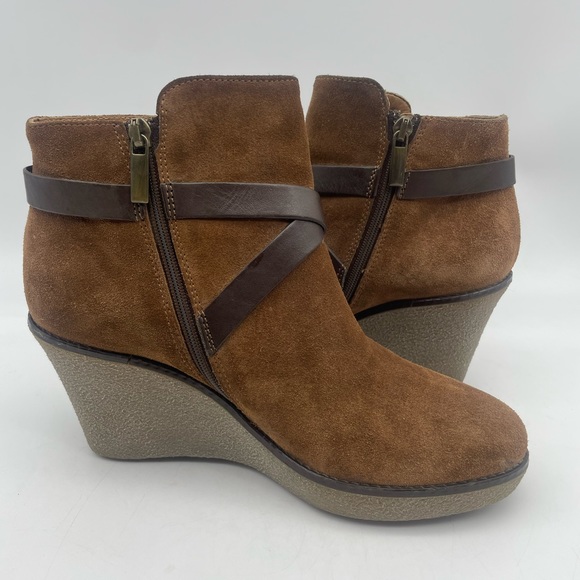 ANDRE ASSOUS Pamie Suede Leather Wedge Booties - Picture 4 of 8